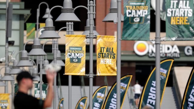 Aaron Rodgers Leads Packers Training Camp Fun for Young Fans