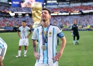 Argentina Players Turn Their Backs on Spain During World Cup Trophy Presentation