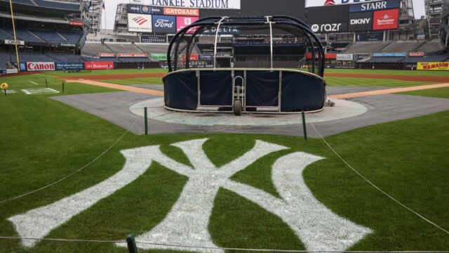 Dodgers-Yankees game rained out; doubleheader scheduled for Sunday