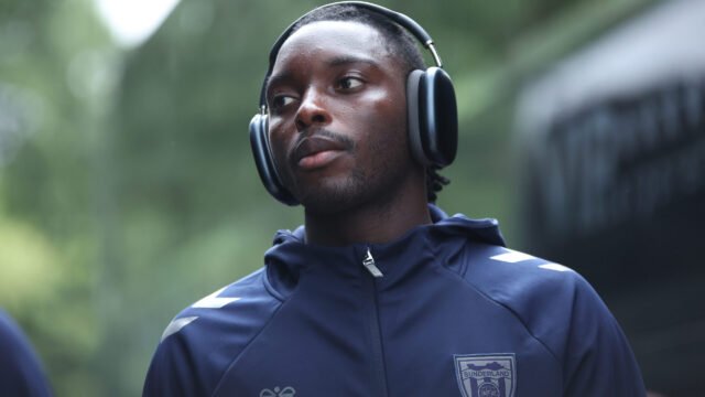 Sunderland’s Le Bris Faces Crucial Decision on Sunderland Striker’s Future