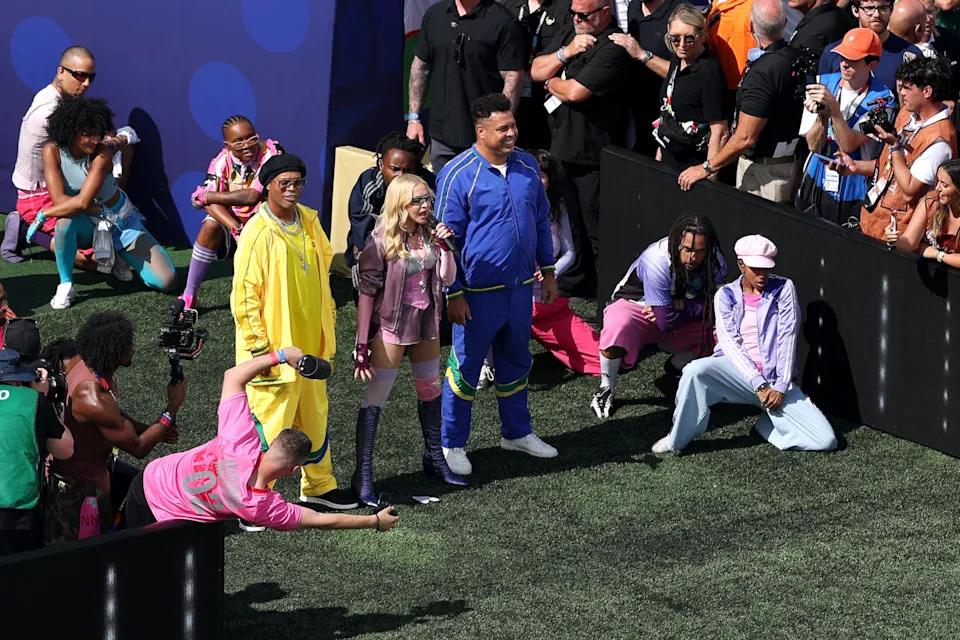 Video: Ronaldo and Ronaldinho chauffeur Madonna in 2026 World Cup Final show