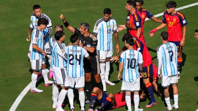 World Cup final: Tensions boil over amid physical play, shoves in the back, resulting in second yellow card for Argentina