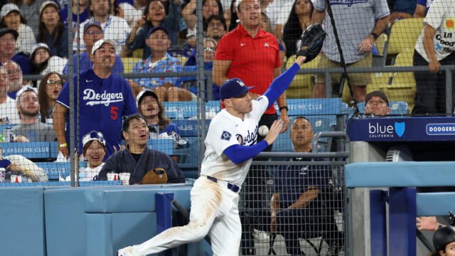 1 Close Call: Dodgers’ Freddie Freeman Miraculously Avoids Serious Injury in Scary Dugout Fall