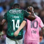 Romaña Stuns Messi with an Unlikely Hug