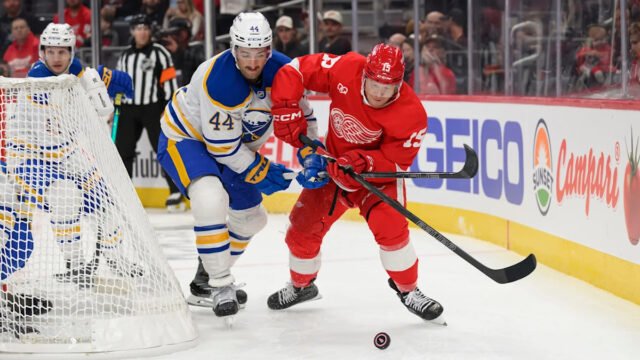 DeBrincat scores power play goal in overtime to give Blackhawks 3-2 win over Buffalo