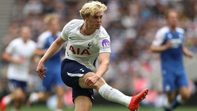 Bergvall signs new Spurs deal after uncertain future
