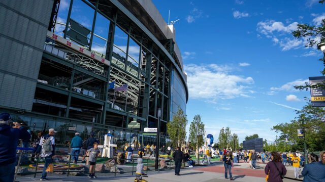 Brewers can secure home-field advantage in MLB playoffs with win tonight