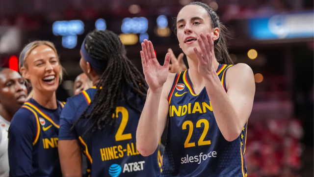 Caitlin Clark’s record-setting 27 points and 15 assists propel Indiana Fever past Las Vegas Aces in playoff Game 2