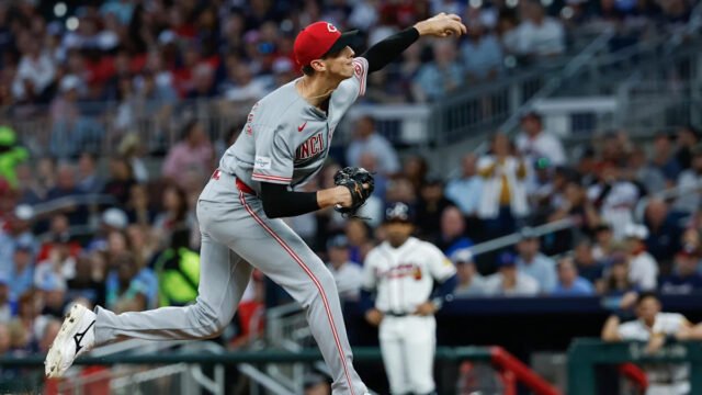 De La Cruz nears 30-30 mark as Reds shut out Braves 4-0