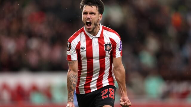 Enzo Le Fée signs new contract with Sunderland