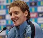 Gordon urges England to develop their own style instead of copying Spain