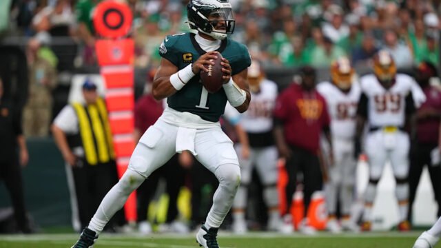 Jalen Hurts throws 3 TD passes and Eagles stuff Commanders’ late 2-point try for 24-22 win