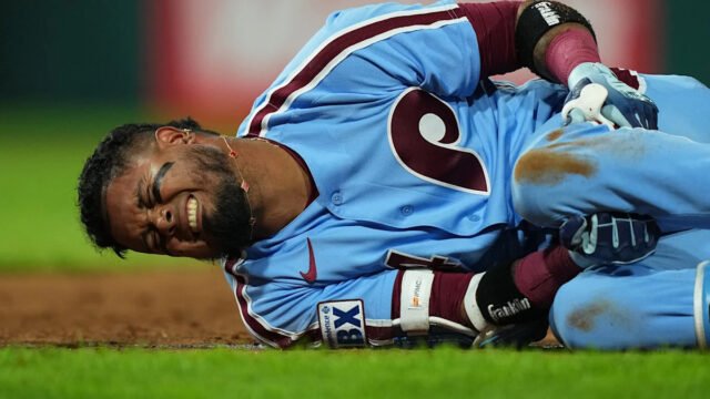 Phillies’ Luis Arraez exits game with sprained ankle ahead of postseason