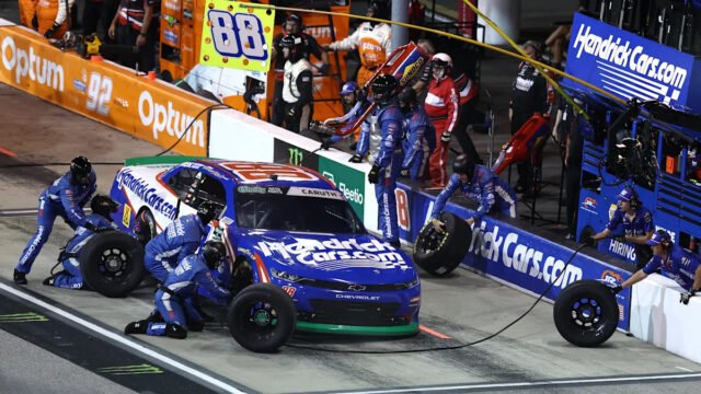 O’Reilly Series race red-flagged after pit road crash near crew members
