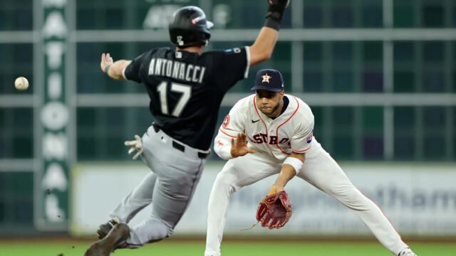 White Sox aim to sweep Astros in AL wild card Game 2 at Daikin Park Wednesday