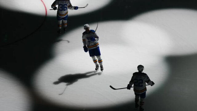 St. Louis Blues forward Alexy Toropchenko exits season opener with shoulder injury after hit in Dallas