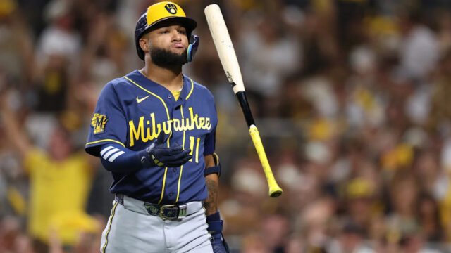 Brewers extend MLB record postseason road losing streak to 12 with 4-3 loss to Padres in San Diego