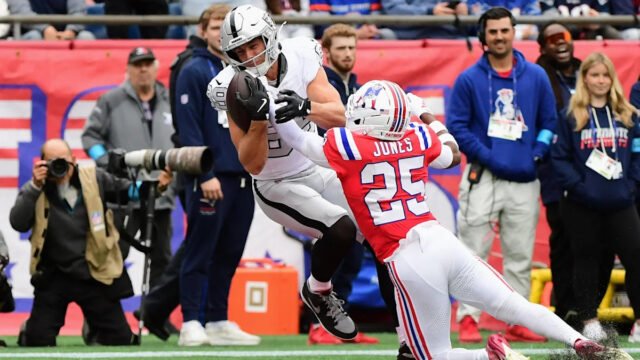 Raiders tight end Brock Bowers limited in practice with knee injury concerns