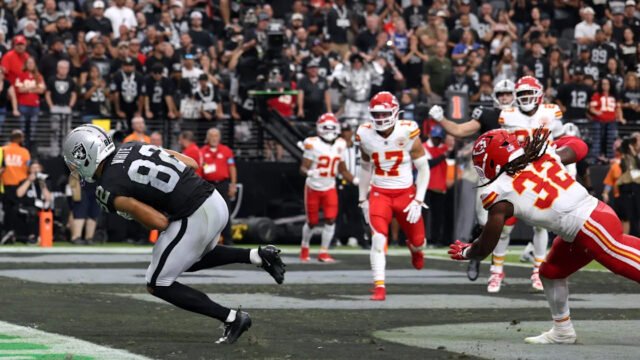 Brock Bowers posts 86 yards and a touchdown despite illness in Raiders’ narrow Week 4 defeat