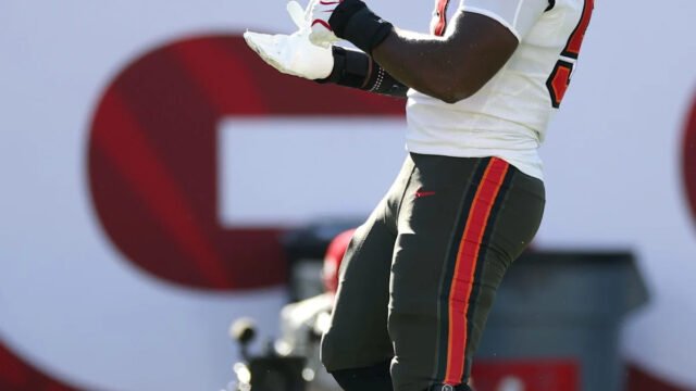 David Walker leads Buccaneers in sacks despite limited defensive snaps through four games