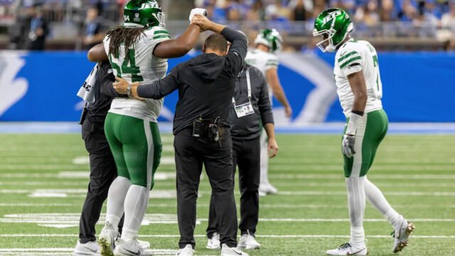 Jets guard Dylan Parham sidelined week to week with knee injury after Detroit loss