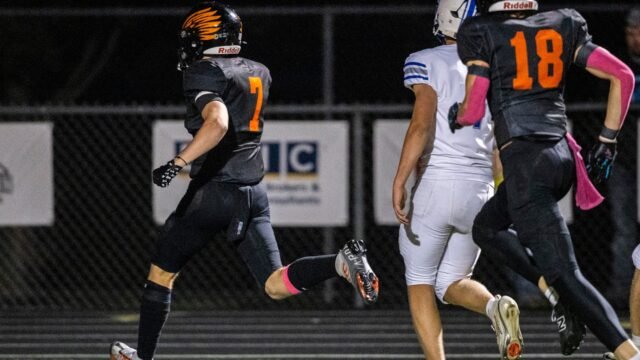 Somerset football wins first game under coach Fochtman with key special teams play