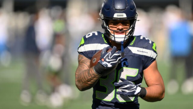 Seahawks’ George Holani fumble gifts 49ers touchdown as first half ends in Seattle