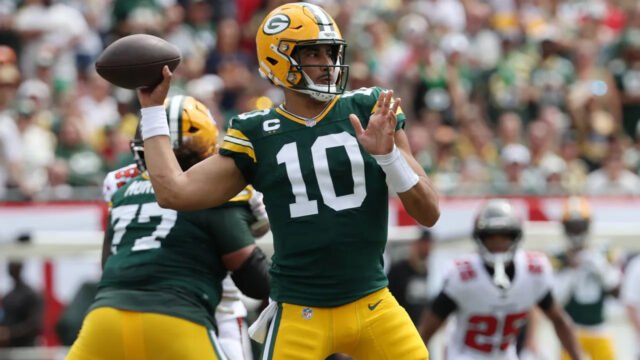 Jordan Love sets Packers record with 367 yards against Bears at Lambeau Field