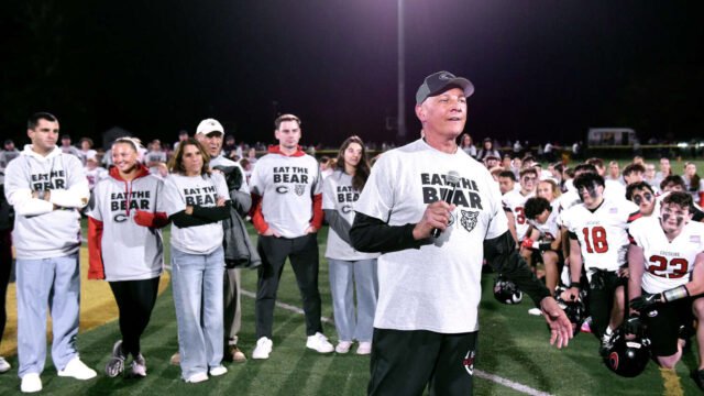 Cheshire and Daniel Hand unite at halftime to honor coach Mike Ciotti’s cancer fight
