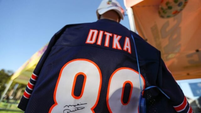 Green Bay Packers pay homage to NFL icon Mike Ditka in rivalry game against Bears