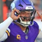Vikings remain unbeaten with top defense as Chiefs also win in NFL week 7 action