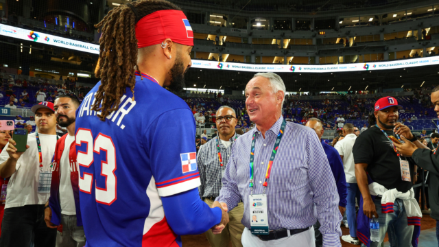 MLB players and owners remain deadlocked on salary cap as CBA deadline nears December 1