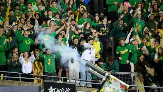 Oregon rallies in final quarter to edge Nebraska 17-14 at Autzen Stadium
