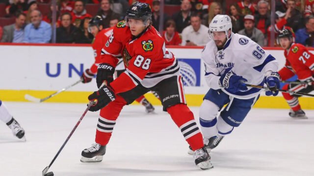 Patrick Kane’s homecoming fuels Blackhawks’ first win, young stars shine in Chicago