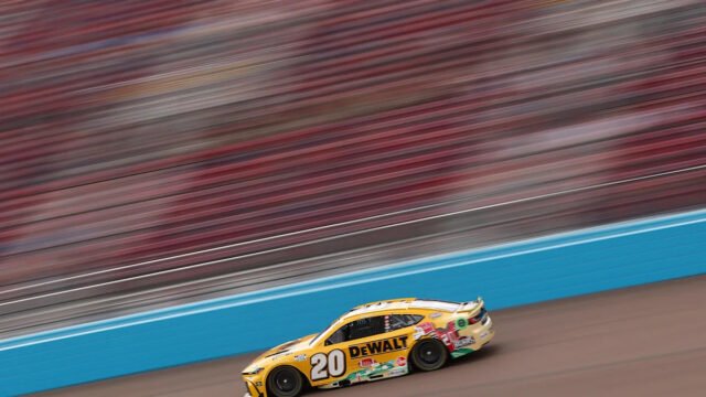 Ryan Blaney secures pole position for NASCAR Cup race at Phoenix Raceway on Oct. 18