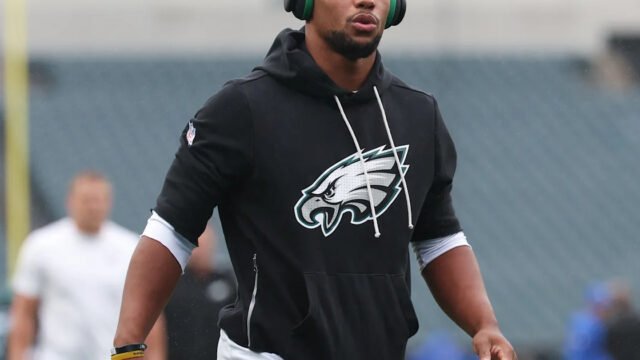 Eagles’ Saquon Barkley exits early with ankle injury in game against Rams