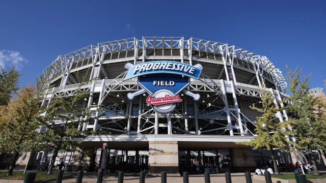 Rain delay halts ALCS Game 4 between Tampa Bay Rays and Cleveland Guardians in Cleveland