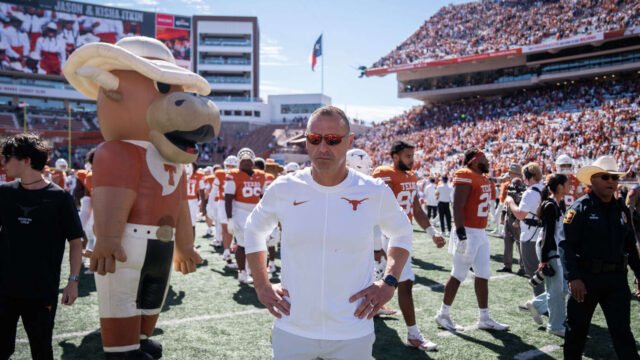 Texas falls to Florida 27-24 as Longhorns struggle in second half at home