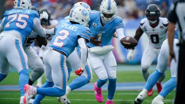 Titans likely to play running back Tyjae Spears in Week 6 game against Colts despite knee injury